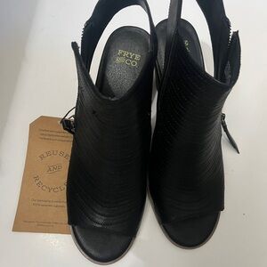FRYE AND CO. Brand New Black Open-Toe Slingback Mules